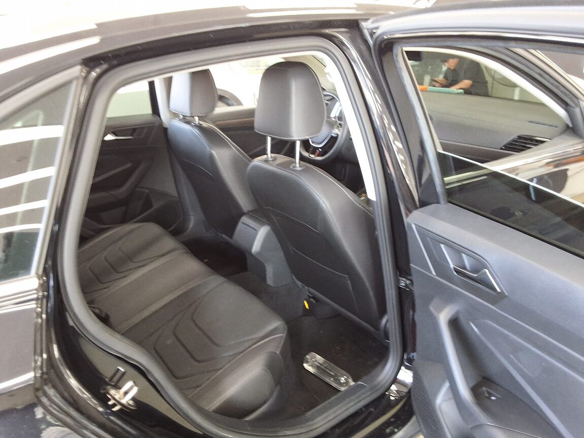 VOLKSWAGEN JETTA (7TH GEN) 1.4 TSI PREMIUM 2020 - zdjęcie 13