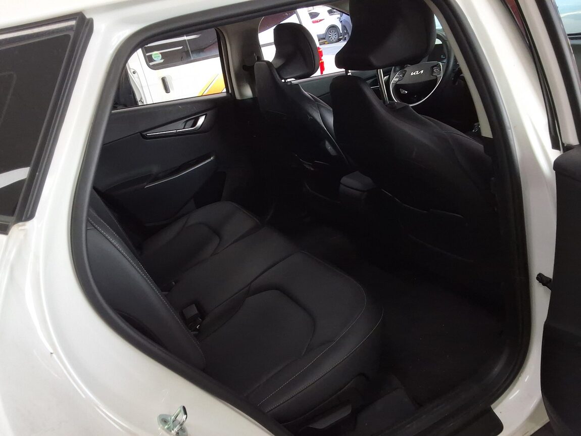 KIA EV6 LONG RANGE 2WD AIR 2022 - zdjęcie 14