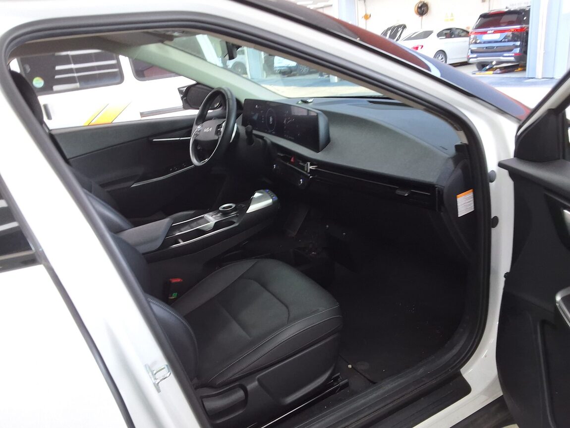 KIA EV6 LONG RANGE 2WD AIR 2022 - zdjęcie 15
