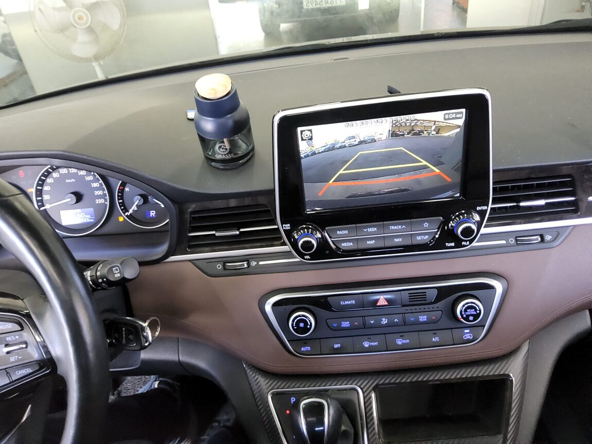 HYUNDAI THE NEW GRAND STAREX 9-SEATER DIESEL EXCLUSIVE 2020 - zdjęcie 17