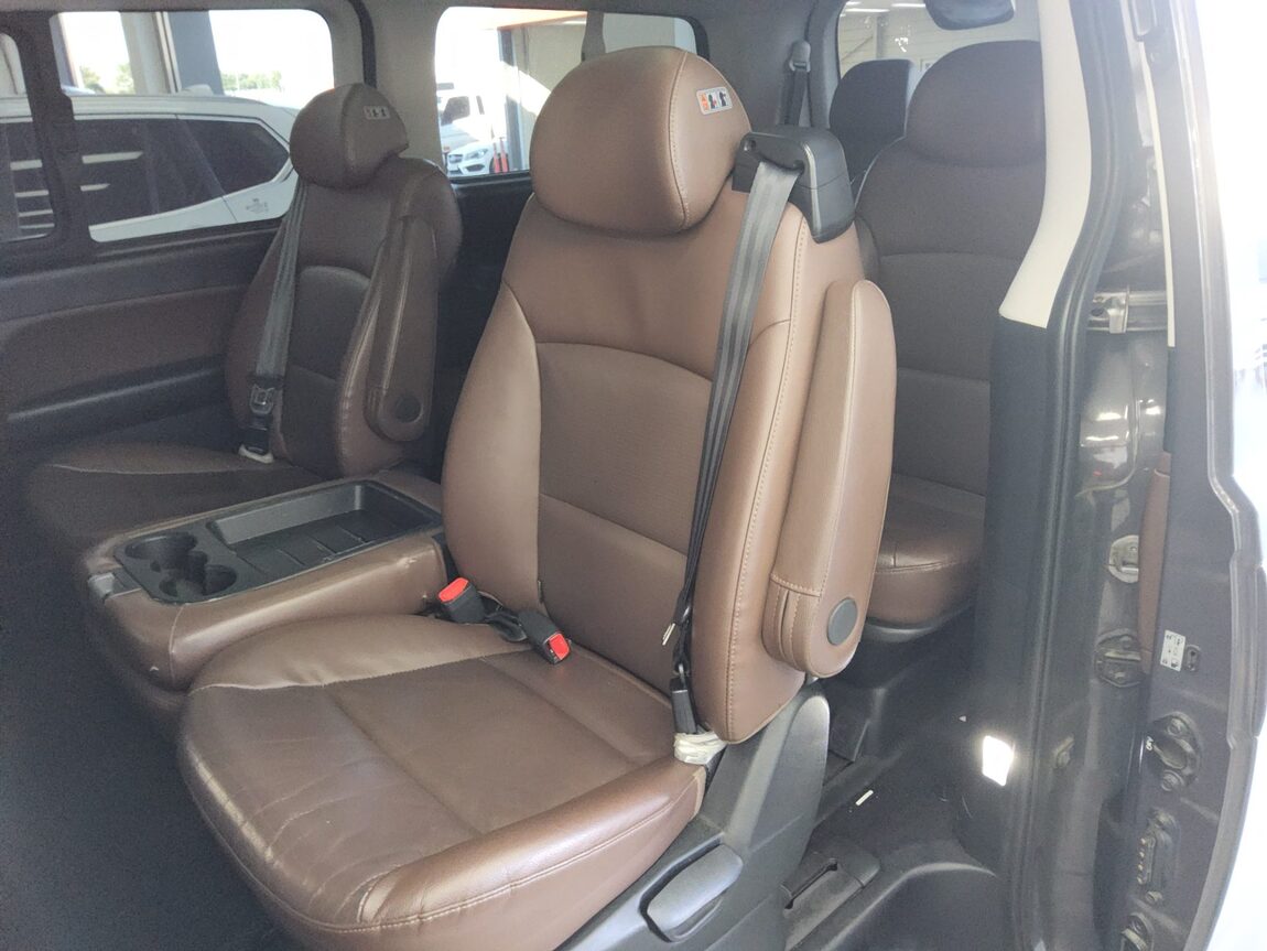 HYUNDAI THE NEW GRAND STAREX 9-SEATER DIESEL EXCLUSIVE 2020 - zdjęcie 12