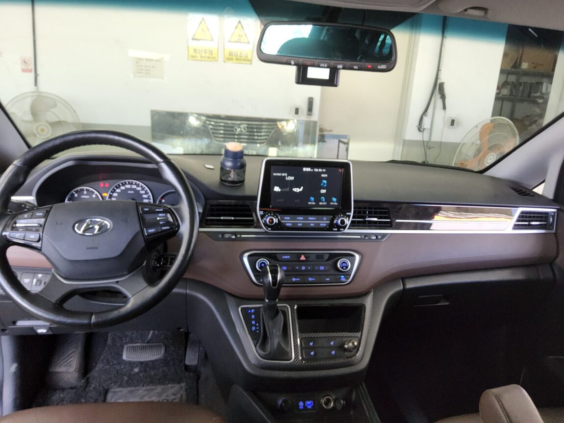 HYUNDAI THE NEW GRAND STAREX 9-SEATER DIESEL EXCLUSIVE 2020 - zdjęcie 11