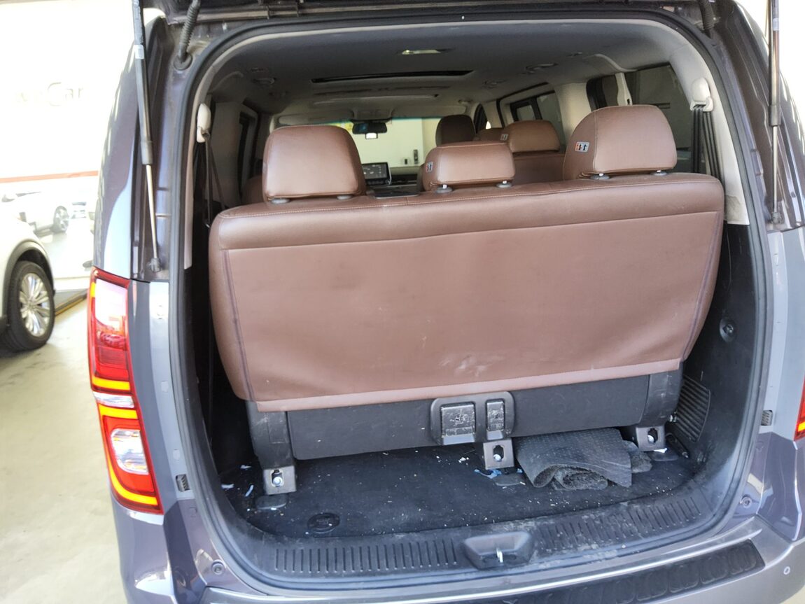 HYUNDAI THE NEW GRAND STAREX 9-SEATER DIESEL EXCLUSIVE 2020 - zdjęcie 15