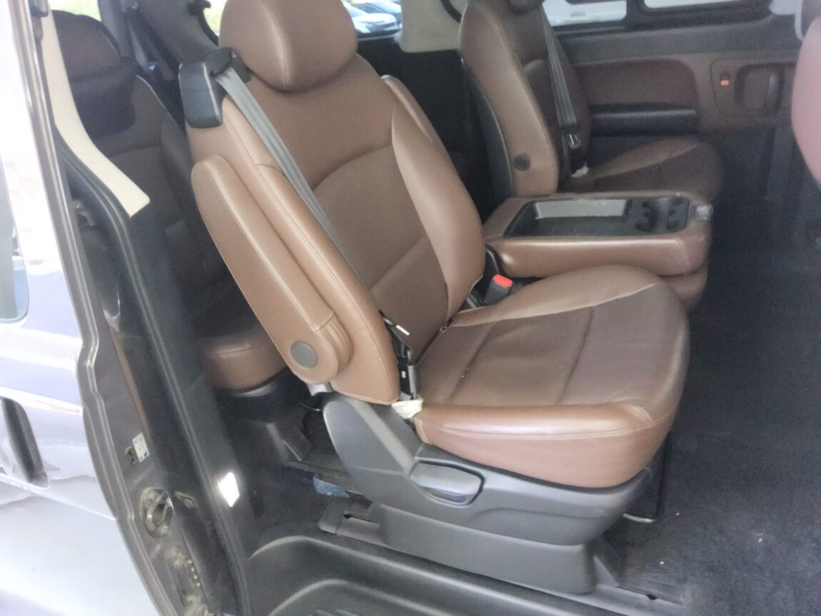 HYUNDAI THE NEW GRAND STAREX 9-SEATER DIESEL EXCLUSIVE 2020 - zdjęcie 13