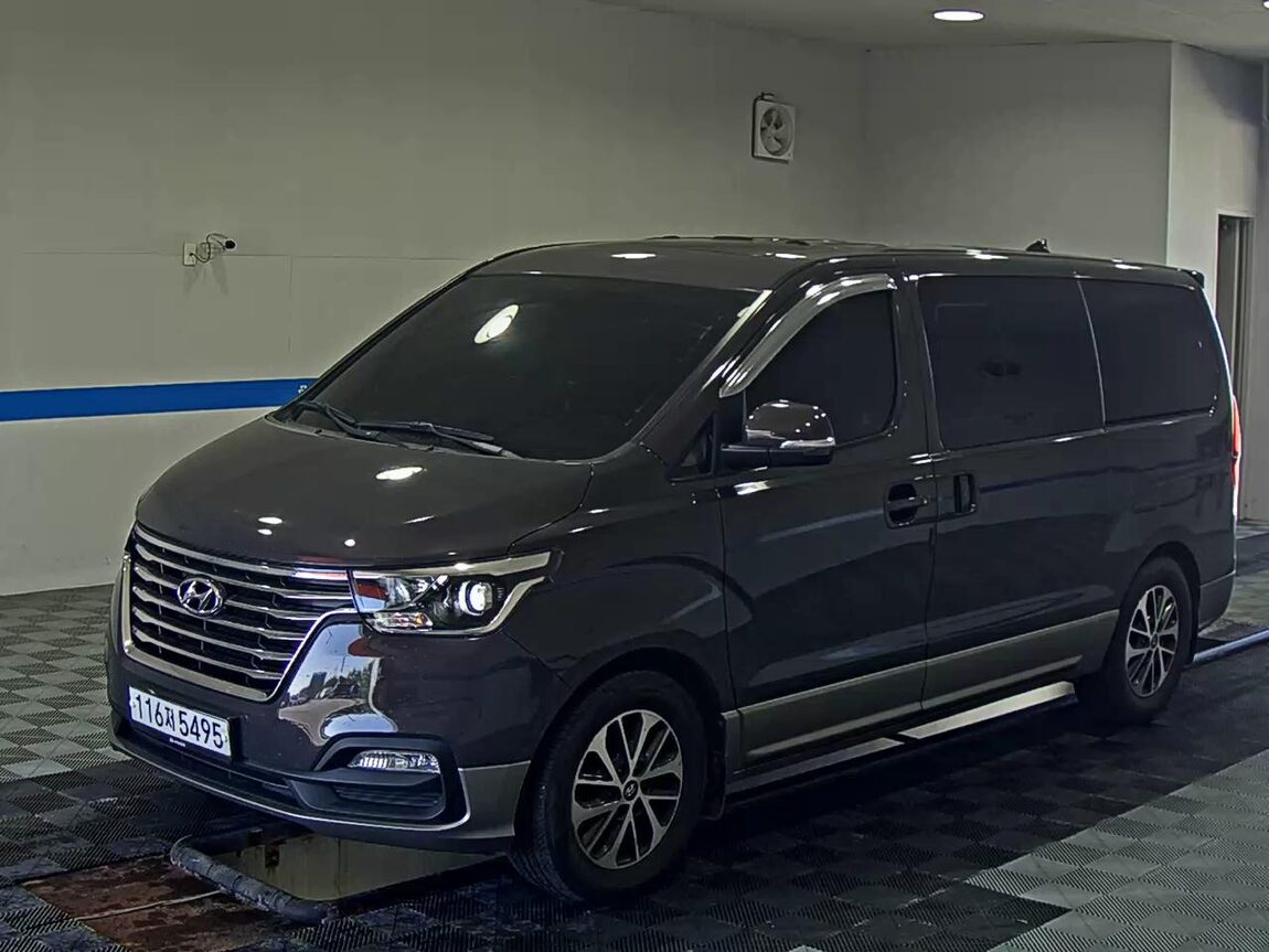 HYUNDAI THE NEW GRAND STAREX 9-SEATER DIESEL EXCLUSIVE 2020 - zdjęcie 2