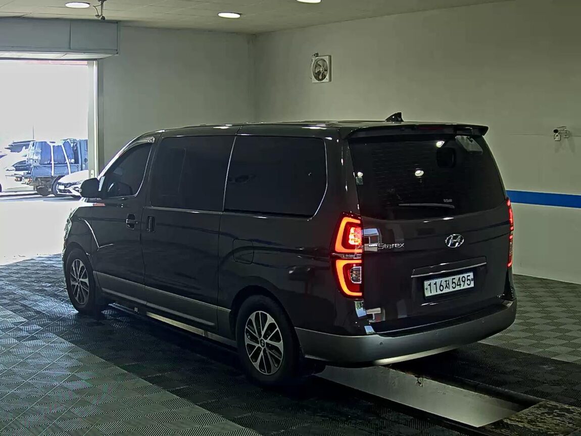 HYUNDAI THE NEW GRAND STAREX 9-SEATER DIESEL EXCLUSIVE 2020 - zdjęcie 6