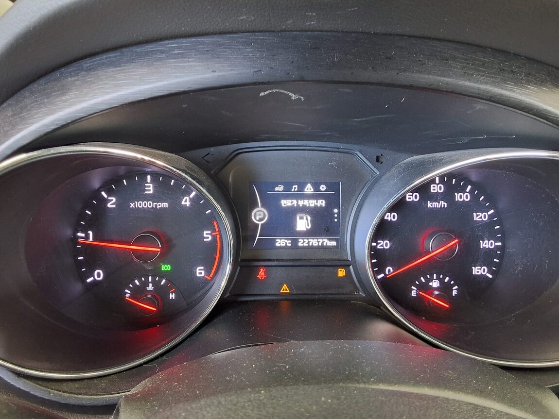 KIA ALL NEW CARNIVAL 11-SEATER DIESEL DELUXE 2016 - zdjęcie 9