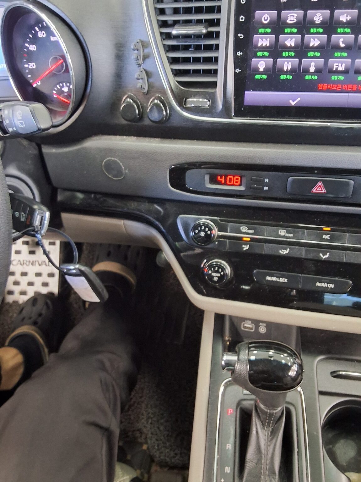 KIA ALL NEW CARNIVAL 11-SEATER DIESEL DELUXE 2016 - zdjęcie 17