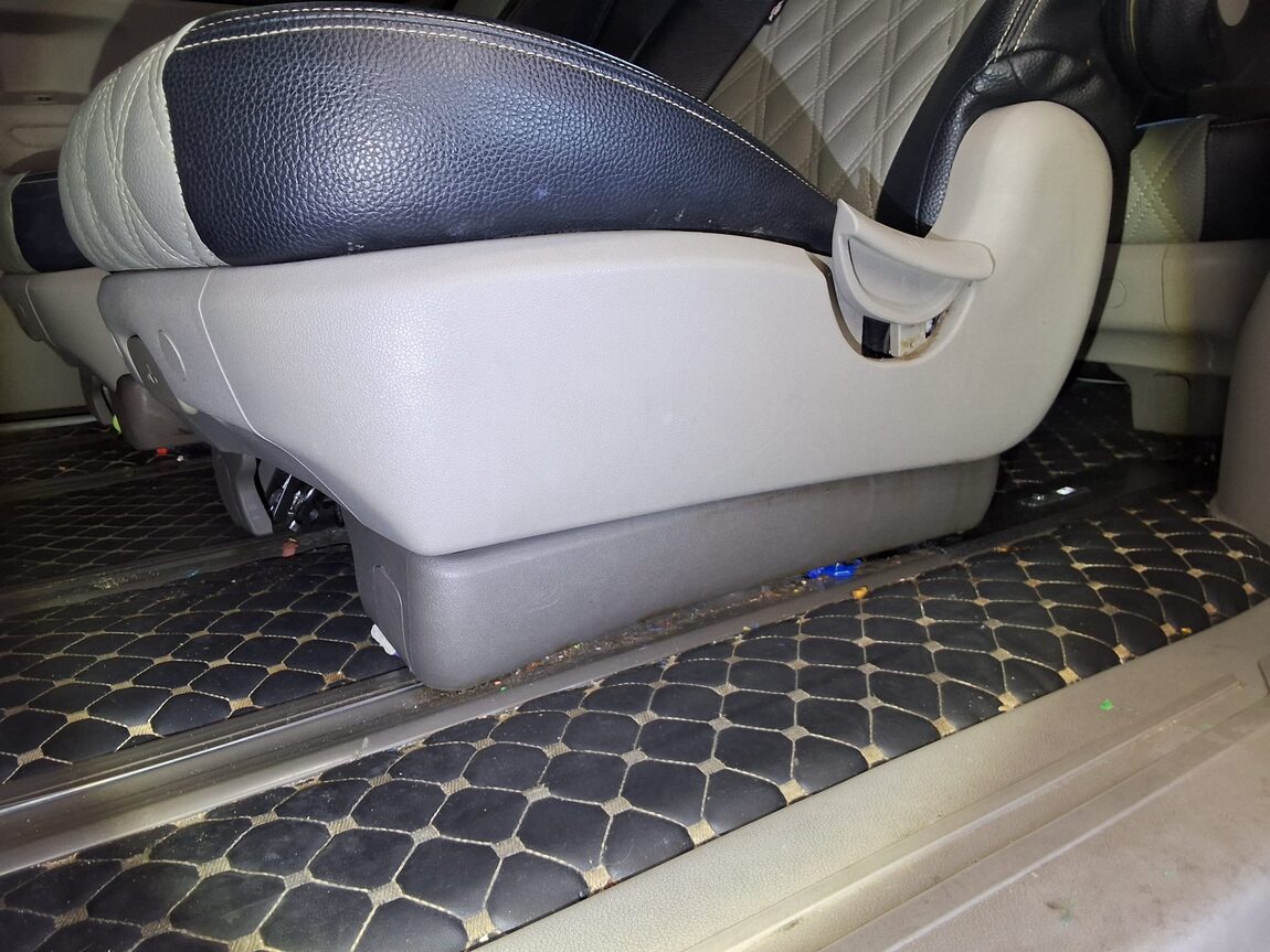 KIA ALL NEW CARNIVAL 11-SEATER DIESEL DELUXE 2016 - zdjęcie 32