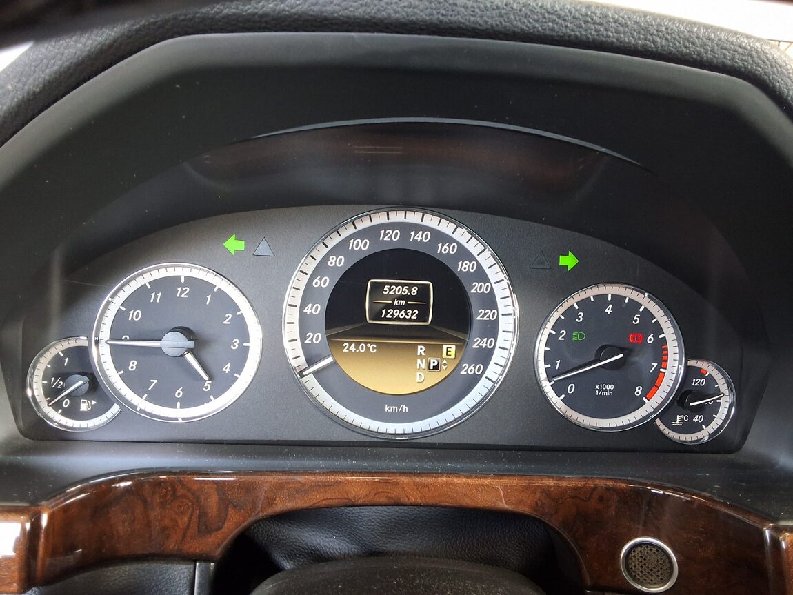 MERCEDES-BENZ E-CLASS (4TH GEN) E300 ELEGANCE 2012 - zdjęcie 9