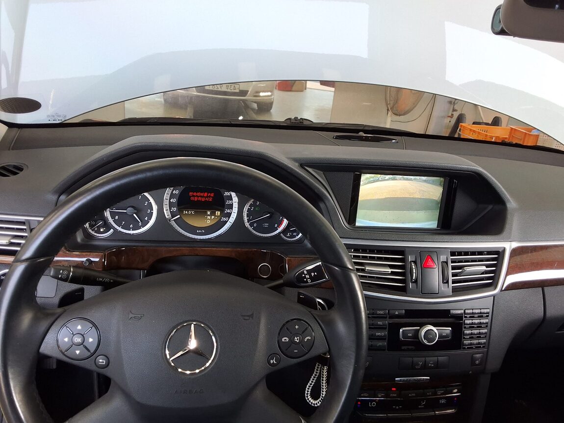 MERCEDES-BENZ E-CLASS (4TH GEN) E300 ELEGANCE 2012 - zdjęcie 17