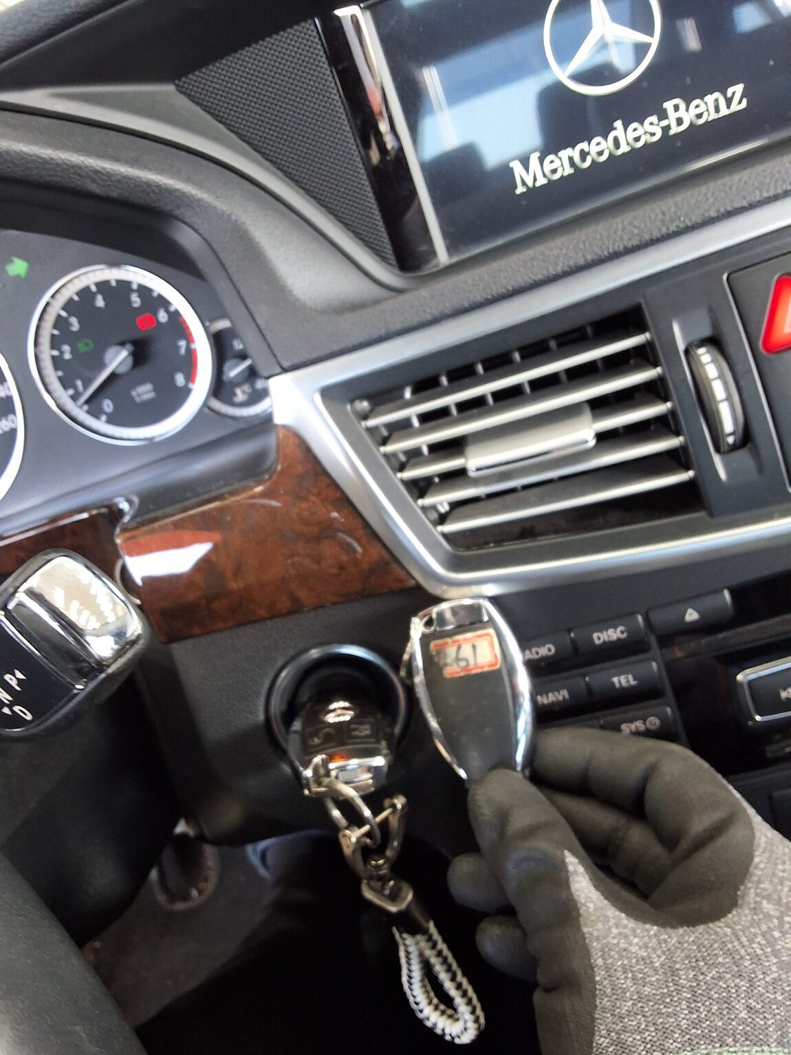 MERCEDES-BENZ E-CLASS (4TH GEN) E300 ELEGANCE 2012 - zdjęcie 19