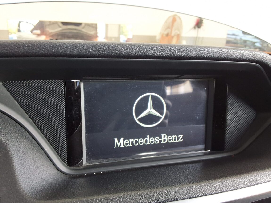 MERCEDES-BENZ E-CLASS (4TH GEN) E300 ELEGANCE 2012 - zdjęcie 20