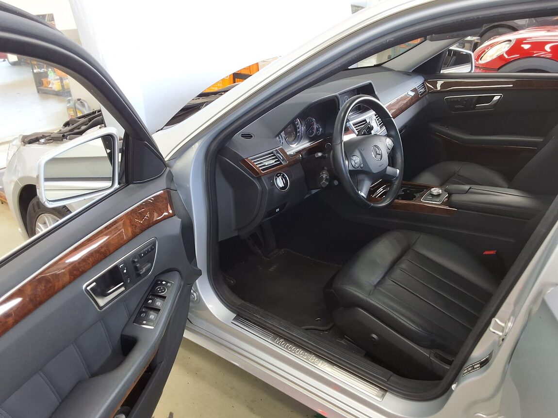 MERCEDES-BENZ E-CLASS (4TH GEN) E300 ELEGANCE 2012 - zdjęcie 10