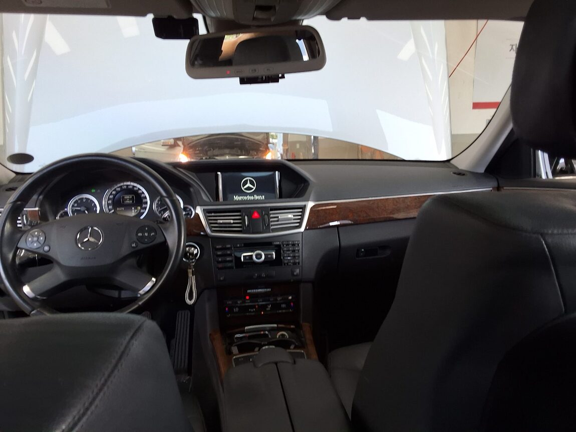 MERCEDES-BENZ E-CLASS (4TH GEN) E300 ELEGANCE 2012 - zdjęcie 11