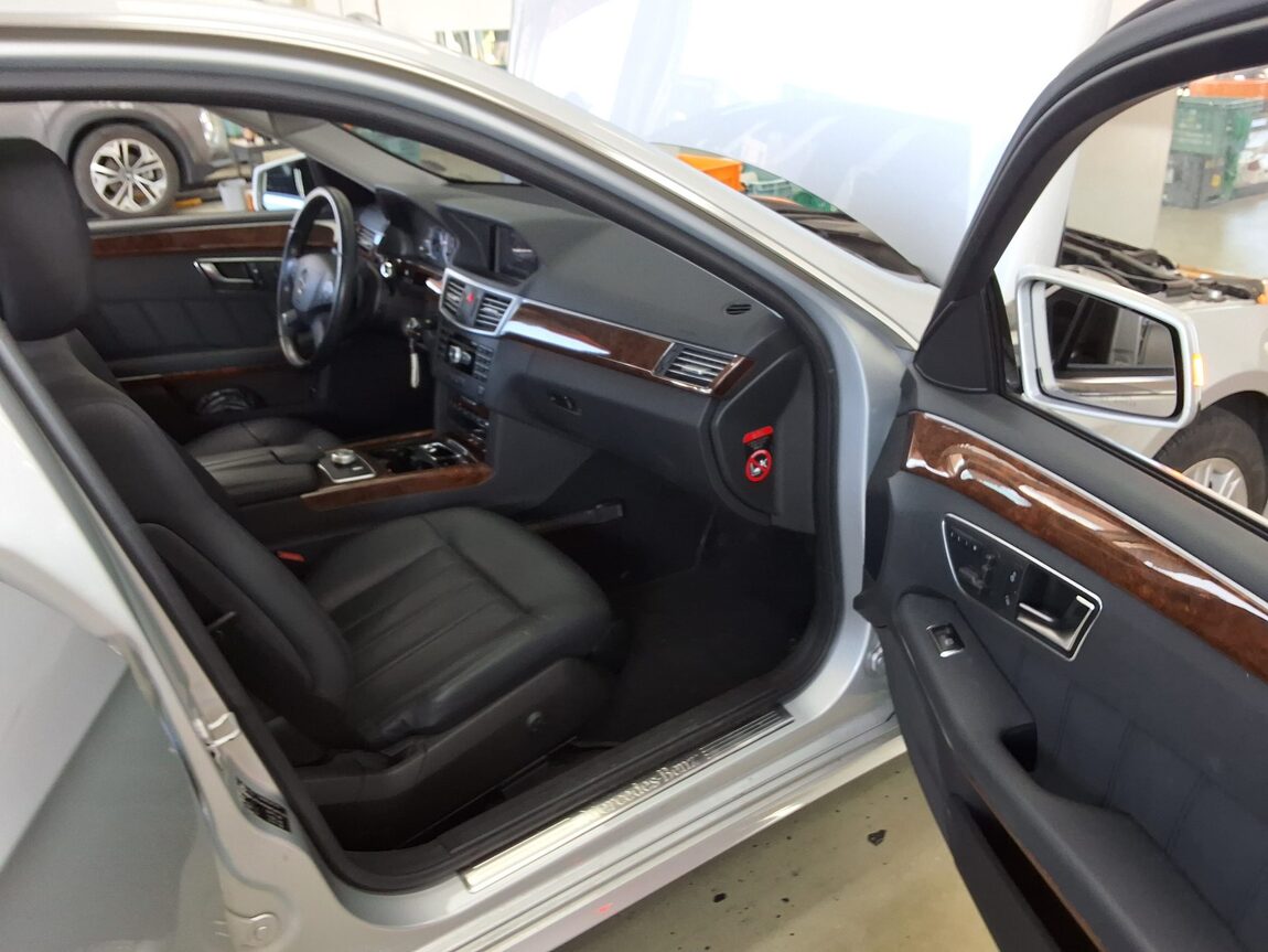 MERCEDES-BENZ E-CLASS (4TH GEN) E300 ELEGANCE 2012 - zdjęcie 14