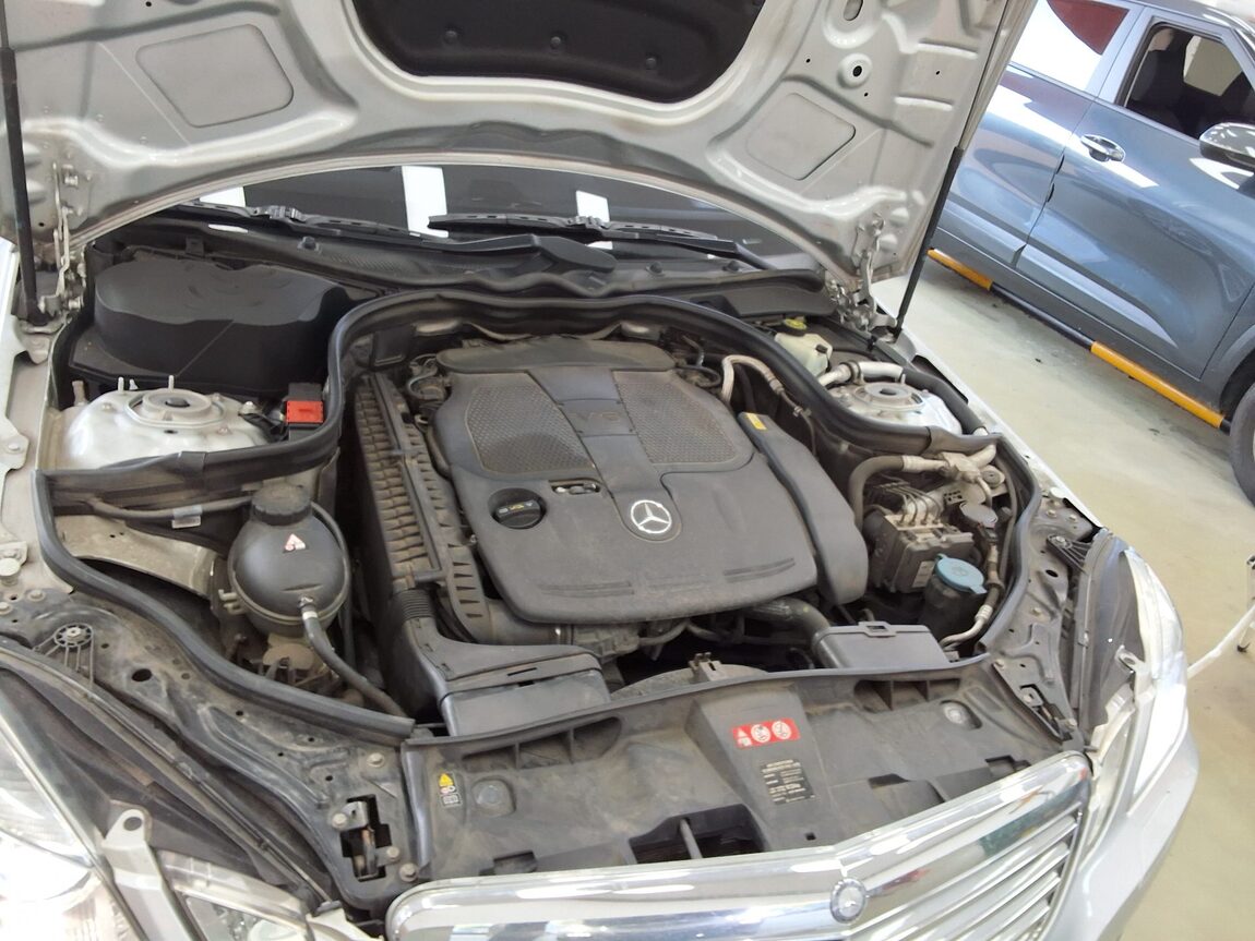 MERCEDES-BENZ E-CLASS (4TH GEN) E300 ELEGANCE 2012 - zdjęcie 21