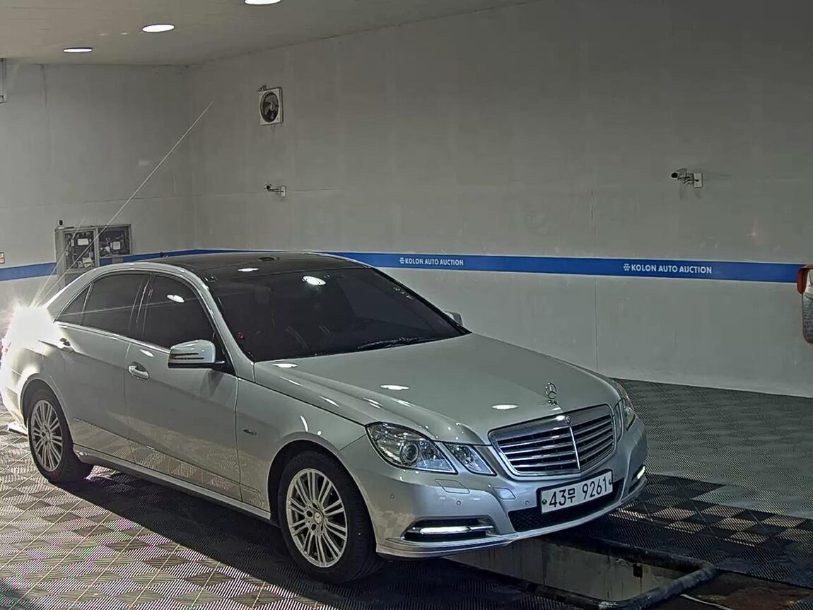 MERCEDES-BENZ E-CLASS (4TH GEN) E300 ELEGANCE 2012 - zdjęcie 3