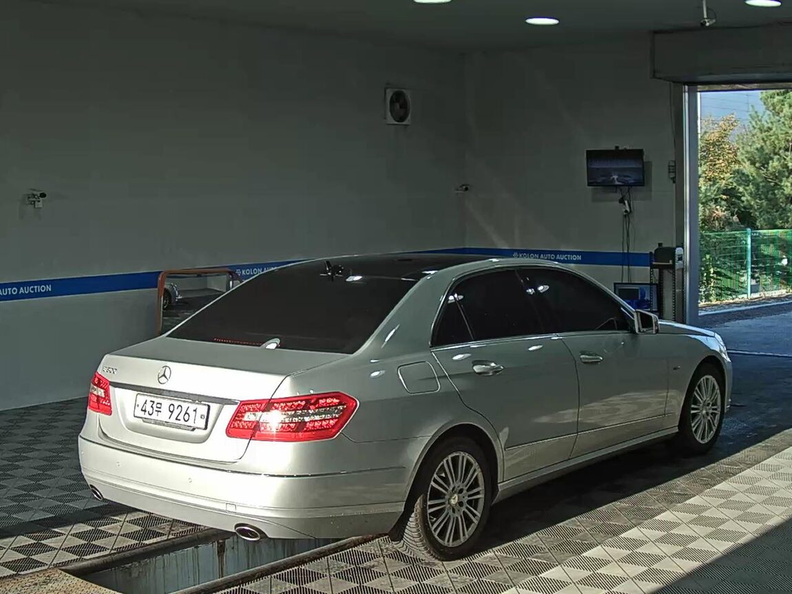 MERCEDES-BENZ E-CLASS (4TH GEN) E300 ELEGANCE 2012 - zdjęcie 5