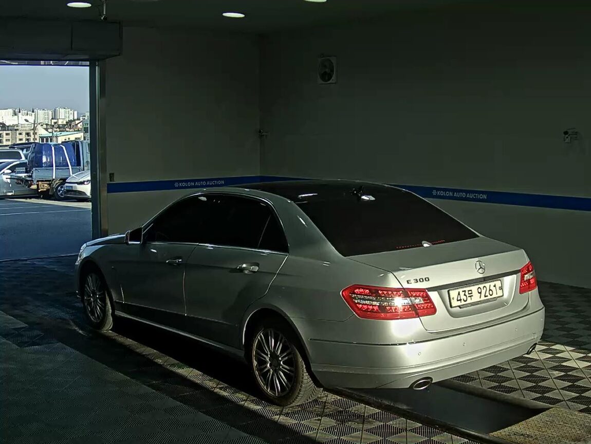 MERCEDES-BENZ E-CLASS (4TH GEN) E300 ELEGANCE 2012 - zdjęcie 6