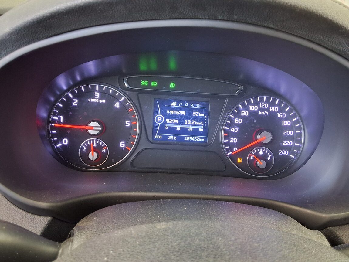 KIA ALL NEW SORENTO R2.0 4WD PRESTIGE 2017 - zdjęcie 9