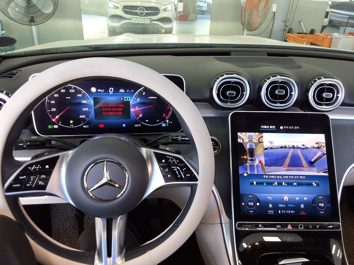 MERCEDES-BENZ C-CLASS (5TH GEN) C300 4MATIC AVANTGARDE 2023 - zdjęcie 17