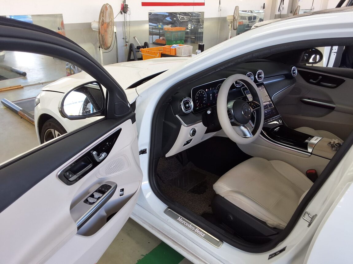 MERCEDES-BENZ C-CLASS (5TH GEN) C300 4MATIC AVANTGARDE 2023 - zdjęcie 10
