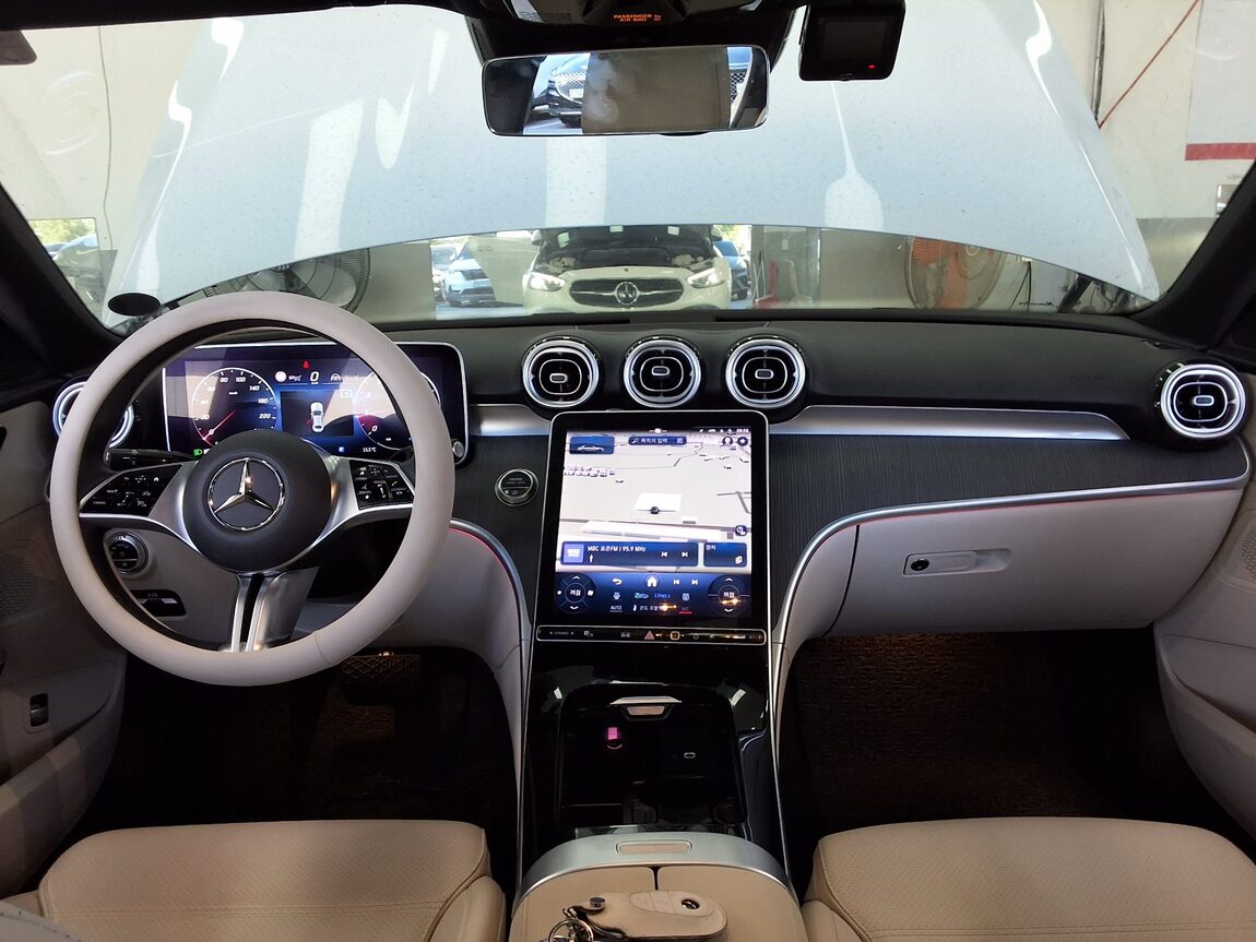 MERCEDES-BENZ C-CLASS (5TH GEN) C300 4MATIC AVANTGARDE 2023 - zdjęcie 11