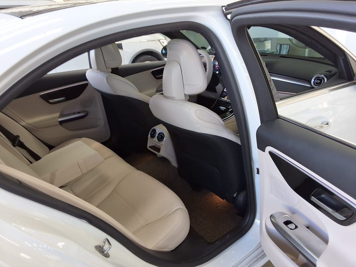 MERCEDES-BENZ C-CLASS (5TH GEN) C300 4MATIC AVANTGARDE 2023 - zdjęcie 13