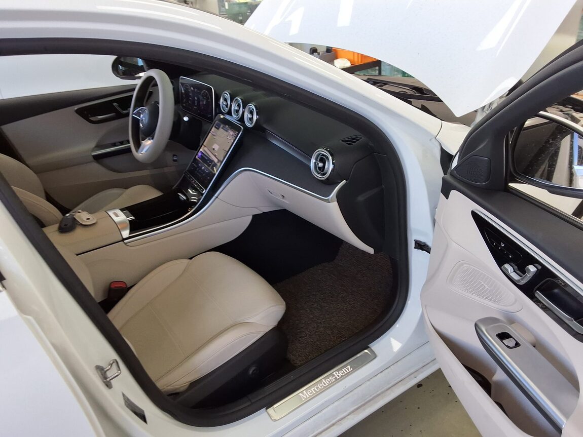 MERCEDES-BENZ C-CLASS (5TH GEN) C300 4MATIC AVANTGARDE 2023 - zdjęcie 14