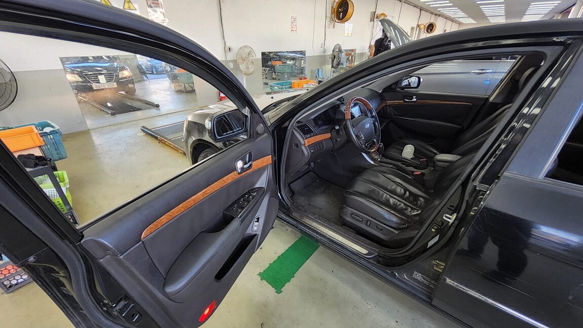 HYUNDAI NF SONATA TRANSFORM N20 PREMIER BLACK PREMIUM MODEL 2009 - zdjęcie 10