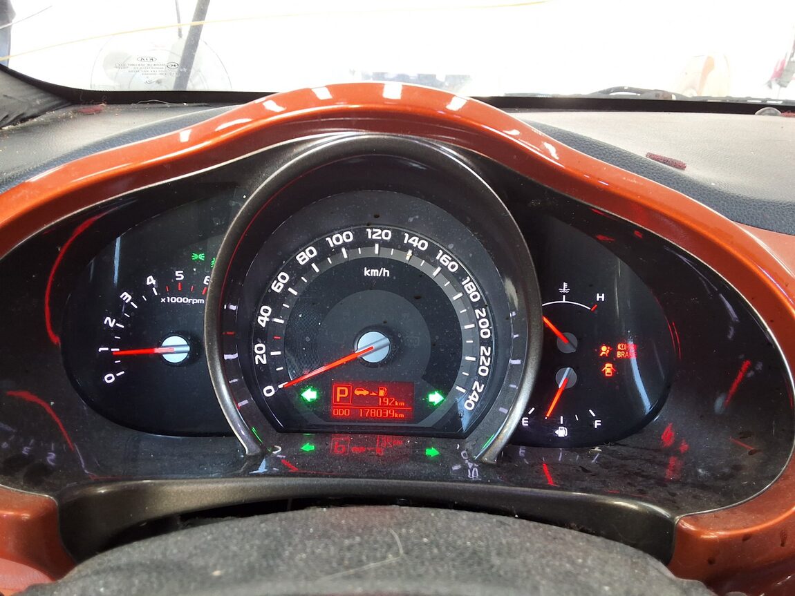 KIA THE NEW SPORTAGE R DIESEL R2.0 2WD TRENDY 2014 - zdjęcie 9