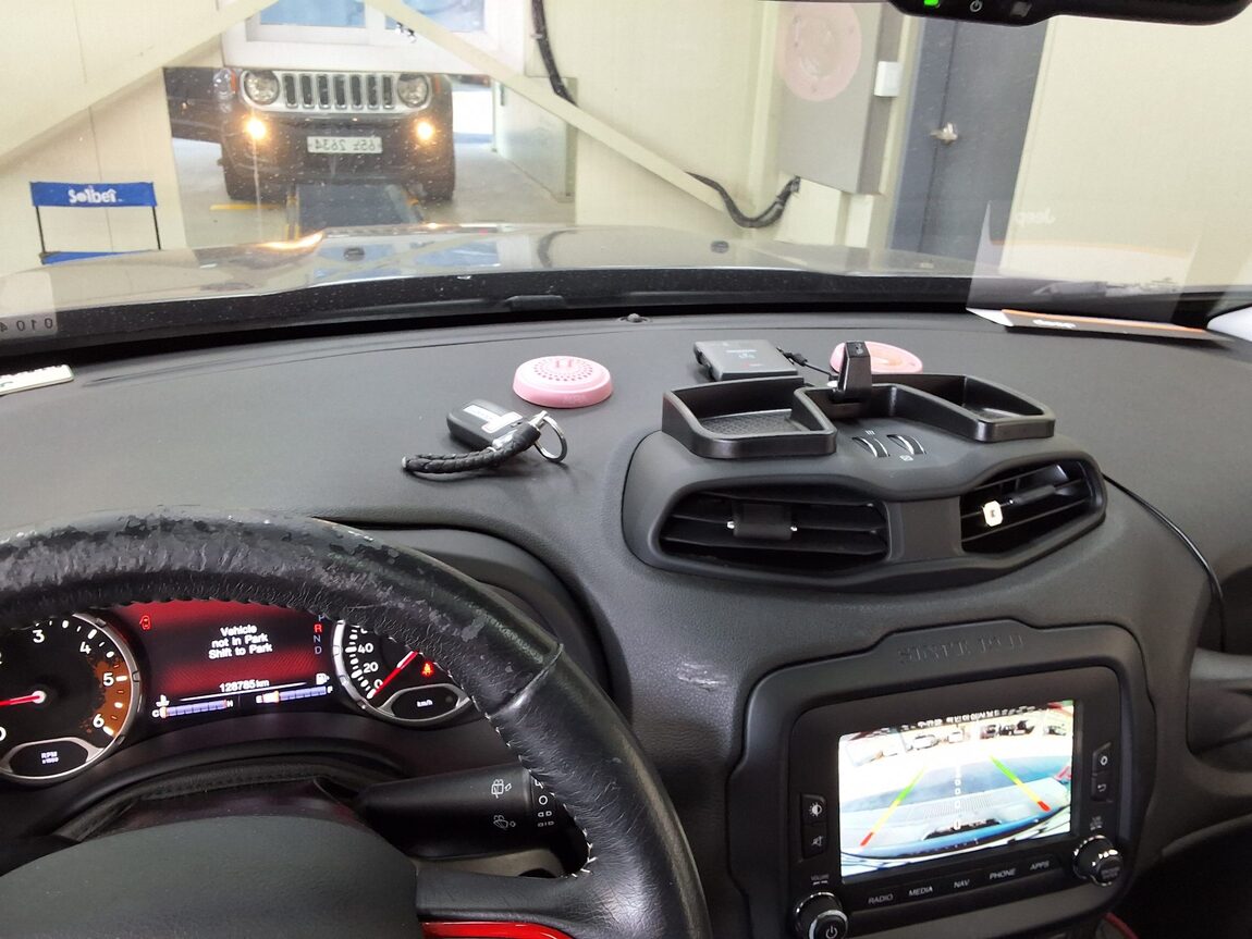 JEEP RENEGADE 2.0 DIESEL AWD LIMITED 2017 - zdjęcie 25