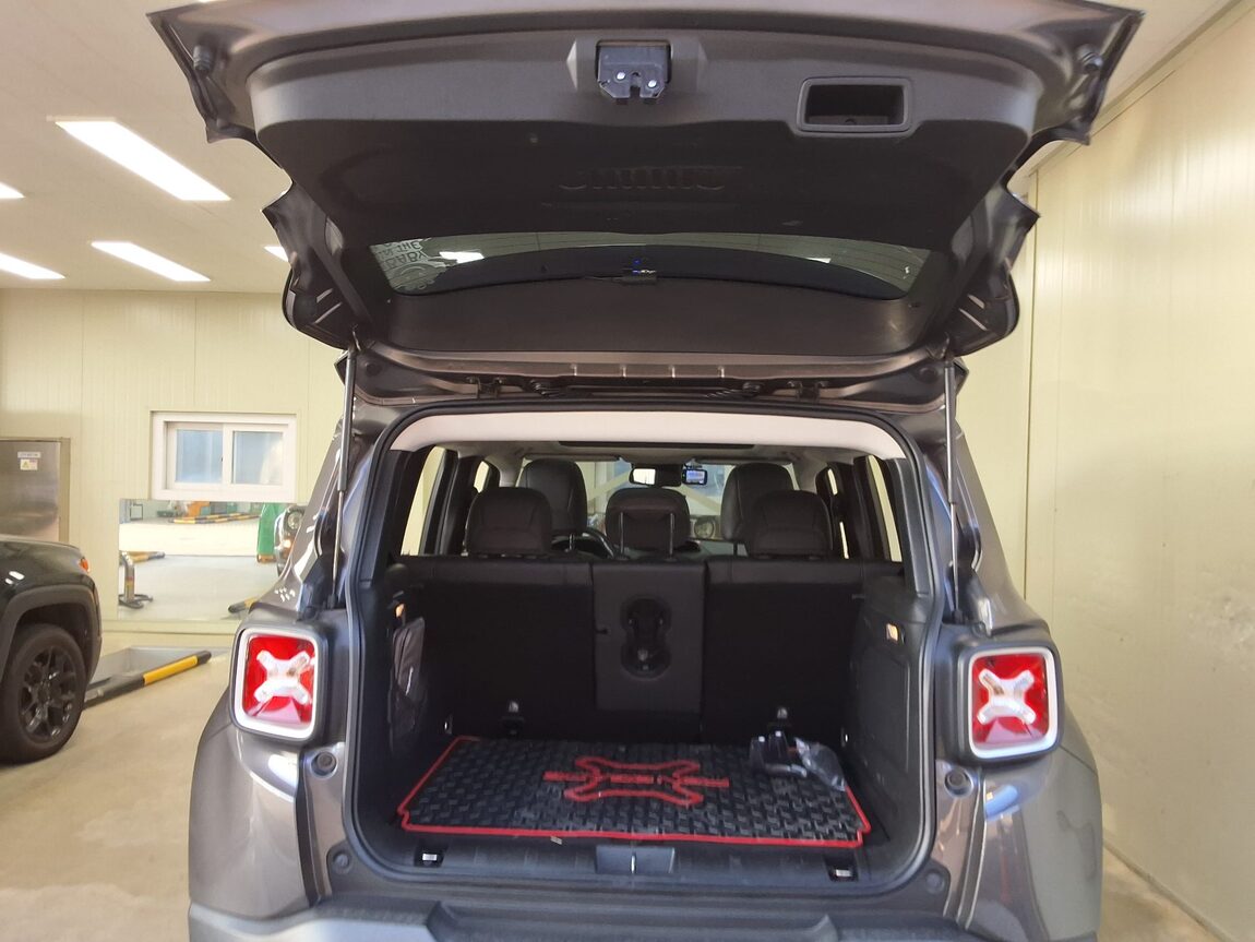 JEEP RENEGADE 2.0 DIESEL AWD LIMITED 2017 - zdjęcie 16