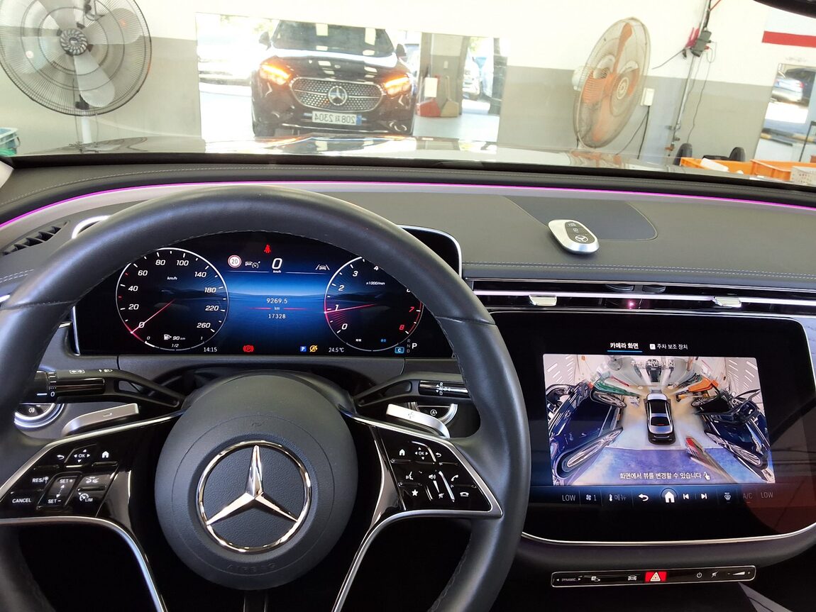 MERCEDES-BENZ E-CLASS (6TH GEN) E200 AVANTGARDE 2024 - zdjęcie 17