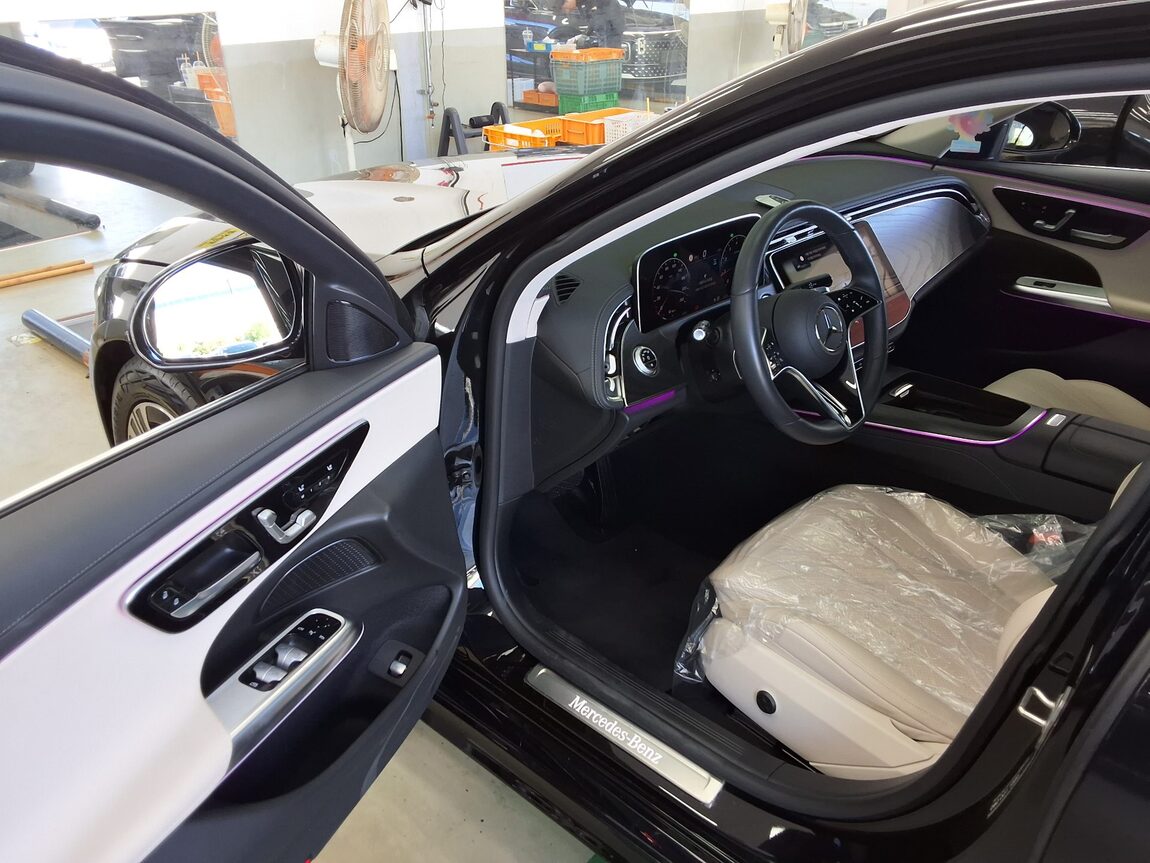 MERCEDES-BENZ E-CLASS (6TH GEN) E200 AVANTGARDE 2024 - zdjęcie 10