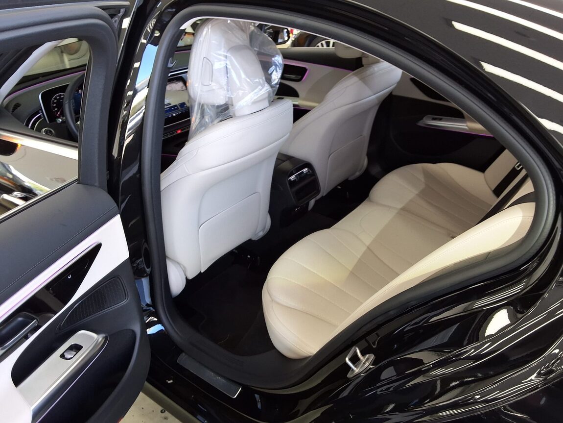 MERCEDES-BENZ E-CLASS (6TH GEN) E200 AVANTGARDE 2024 - zdjęcie 12
