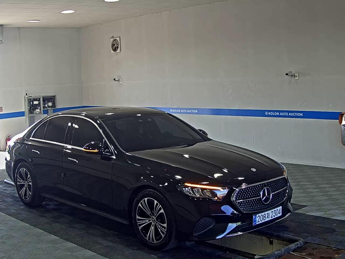 MERCEDES-BENZ E-CLASS (6TH GEN) E200 AVANTGARDE 2024 - zdjęcie 3