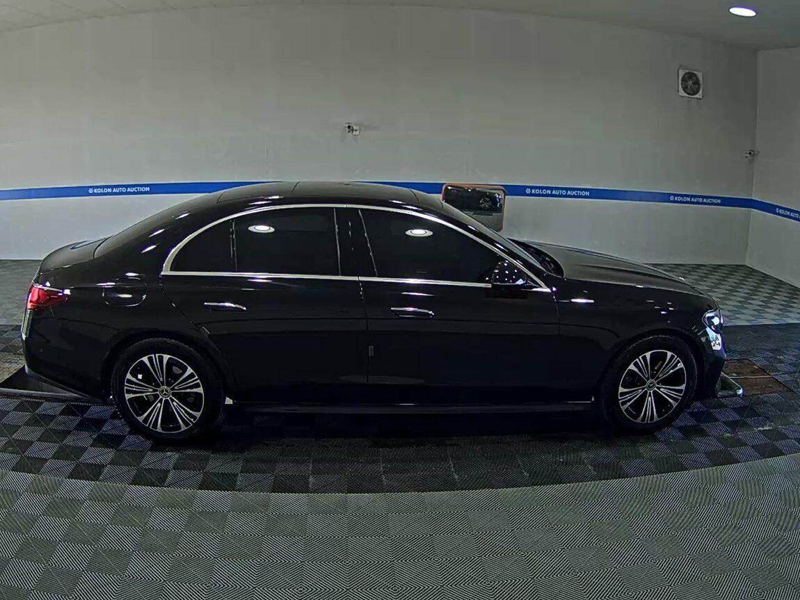 MERCEDES-BENZ E-CLASS (6TH GEN) E200 AVANTGARDE 2024 - zdjęcie 4