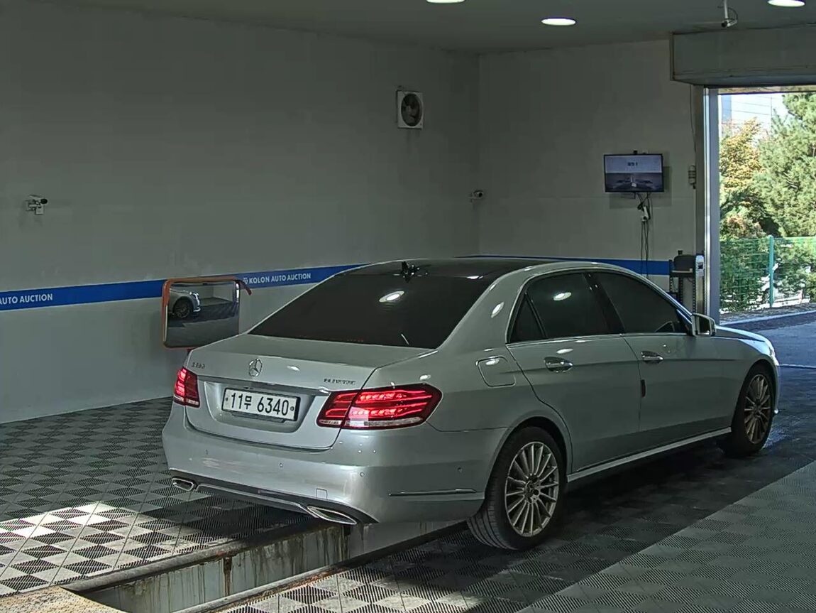 MERCEDES-BENZ E-CLASS (4TH GEN) E250 CDI BLUETEC 4MATIC AVANTGARDE 2016 - zdjęcie 5