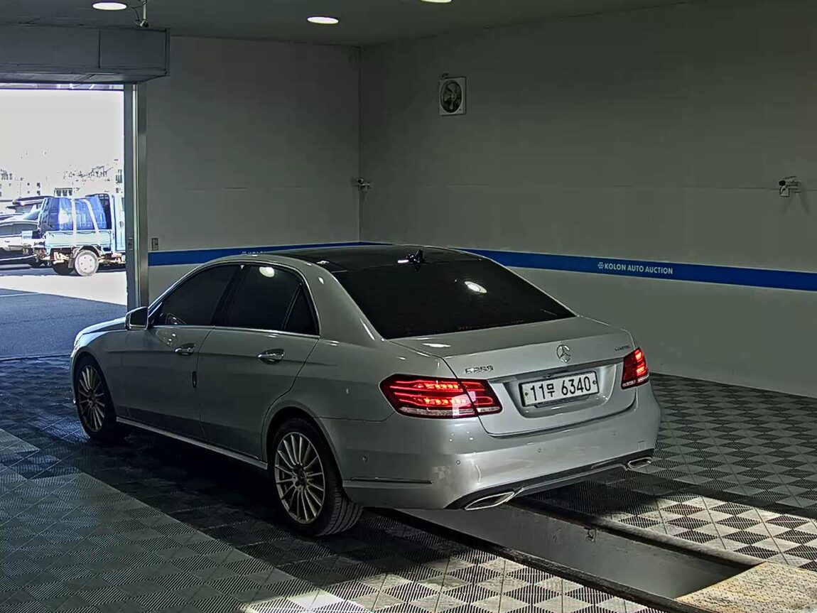 MERCEDES-BENZ E-CLASS (4TH GEN) E250 CDI BLUETEC 4MATIC AVANTGARDE 2016 - zdjęcie 6