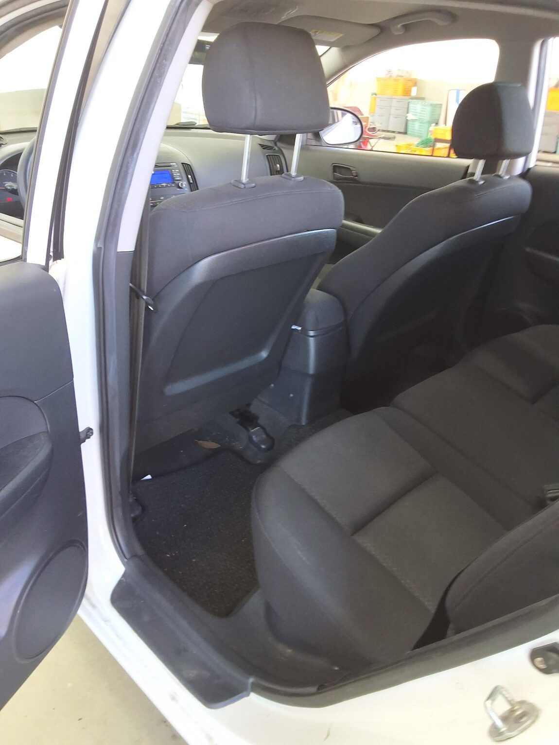 HYUNDAI i30 1.6 VVT DELUXE 2009 - zdjęcie 12