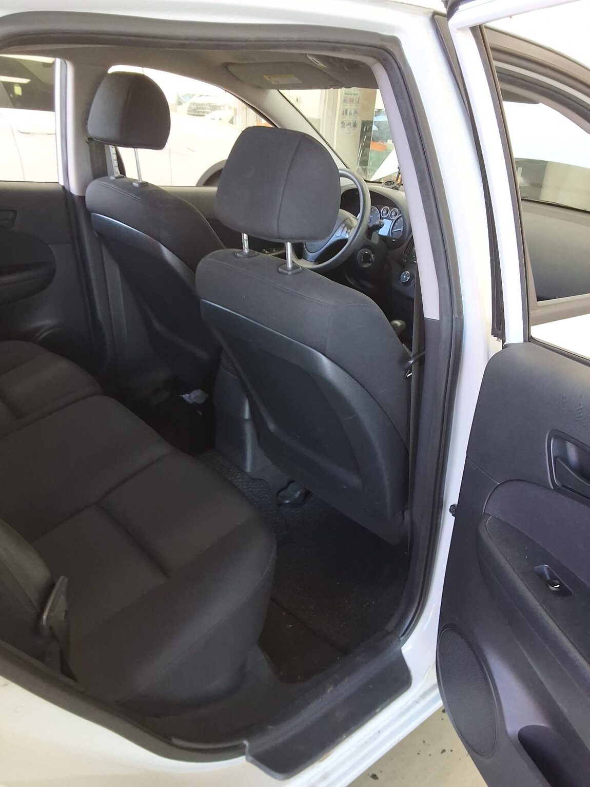 HYUNDAI i30 1.6 VVT DELUXE 2009 - zdjęcie 13