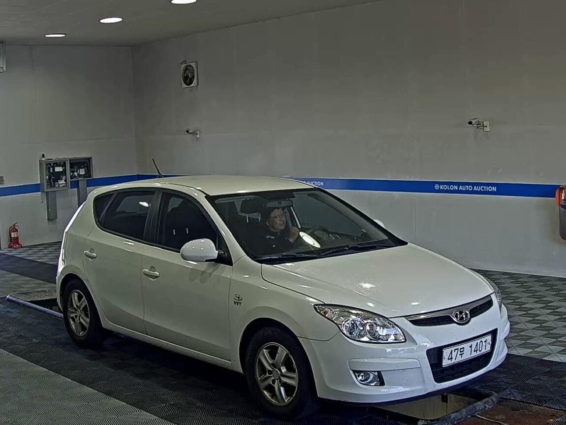 HYUNDAI i30 1.6 VVT DELUXE 2009 - zdjęcie 3