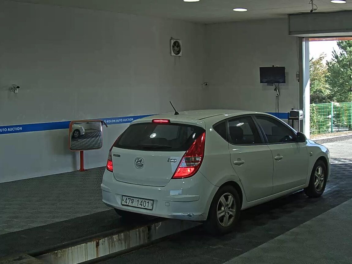 HYUNDAI i30 1.6 VVT DELUXE 2009 - zdjęcie 5