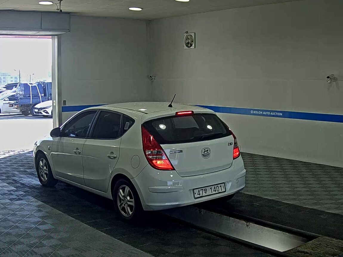 HYUNDAI i30 1.6 VVT DELUXE 2009 - zdjęcie 6