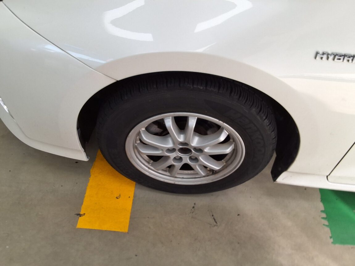 TOYOTA PRIUS (4TH GEN) 1.8 E 2018 - zdjęcie 18