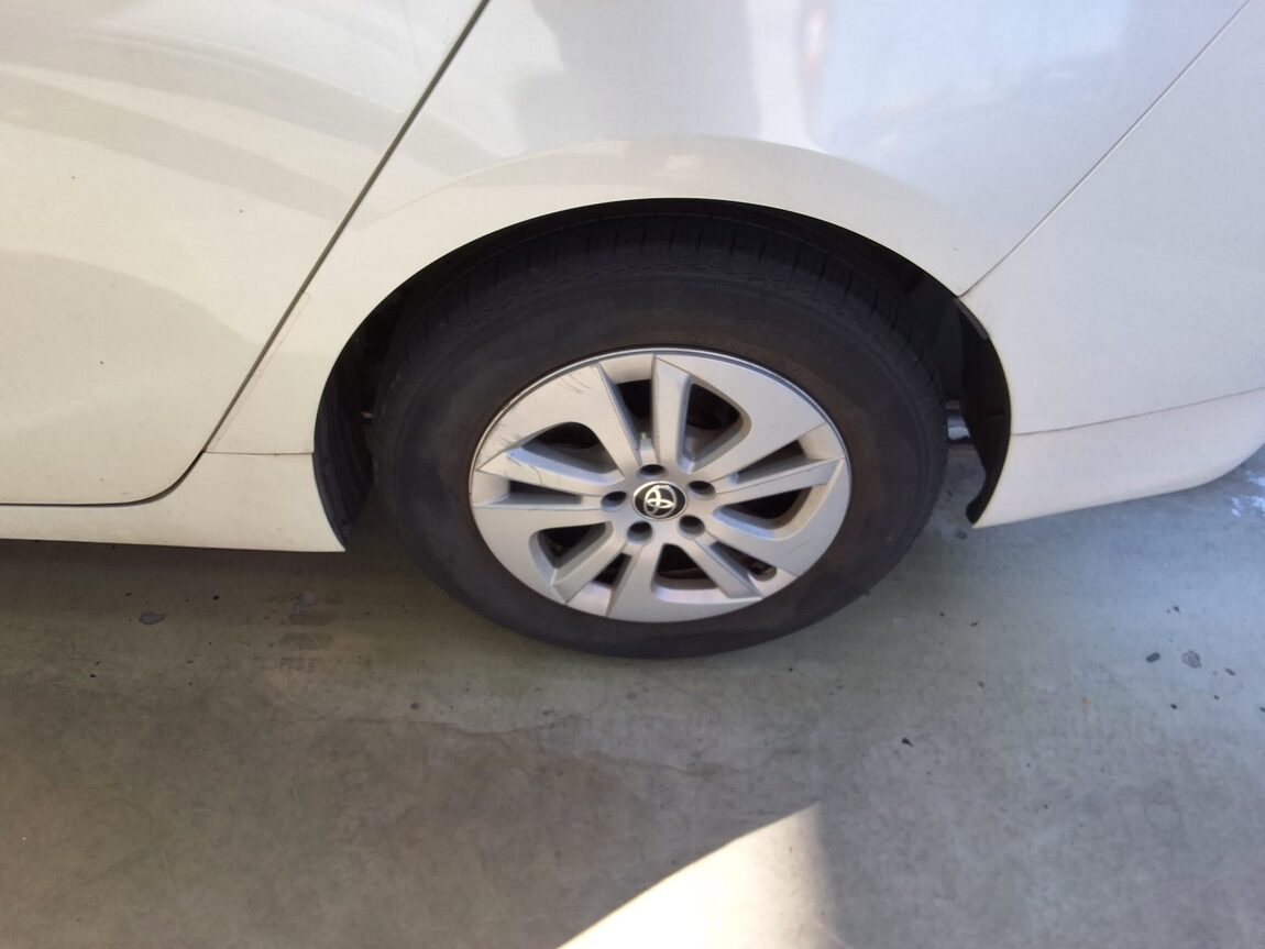 TOYOTA PRIUS (4TH GEN) 1.8 E 2018 - zdjęcie 19