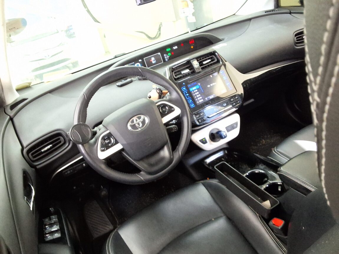 TOYOTA PRIUS (4TH GEN) 1.8 E 2018 - zdjęcie 12