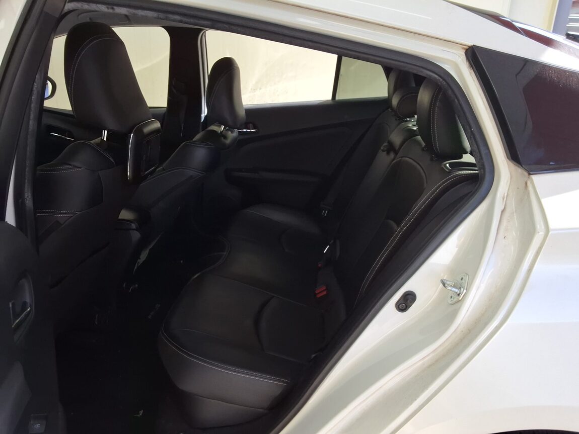 TOYOTA PRIUS (4TH GEN) 1.8 E 2018 - zdjęcie 13